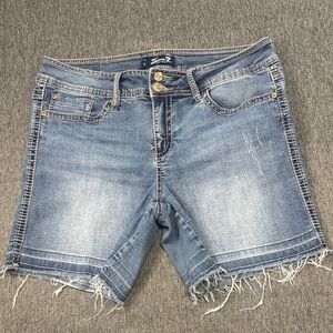 Women’s Seven7 Light Blue Frayed Jean Shorts
